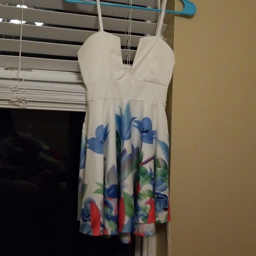 Plunge neck mini floral dress